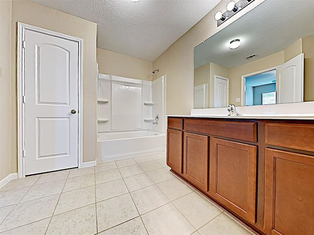 725 Totem Trail Drive, La Marque, TX 77568