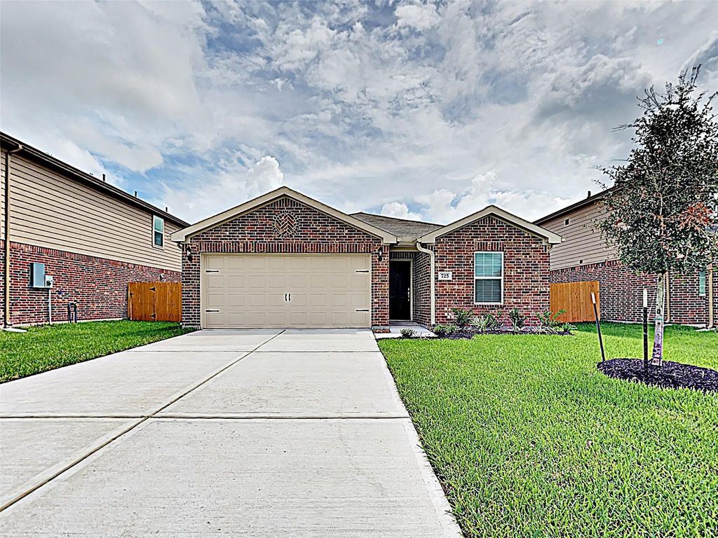 725 Totem Trail Drive, La Marque, TX 77568