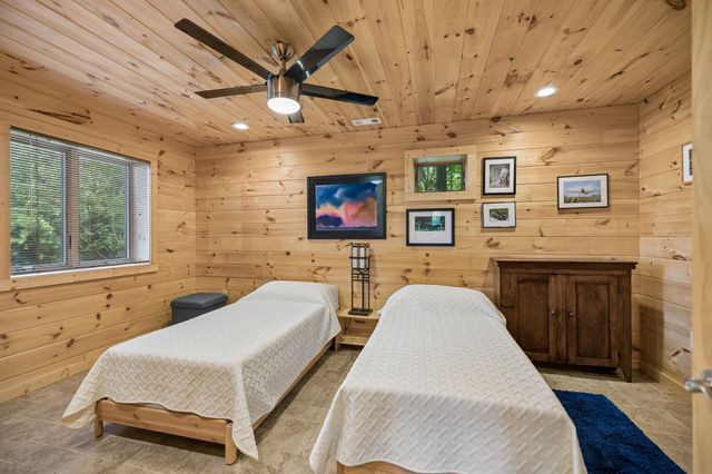 175 Bullet Mountain Dr, Tellico Plains, TN 37385