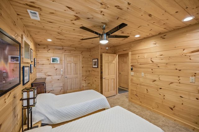 175 Bullet Mountain Dr, Tellico Plains, TN 37385