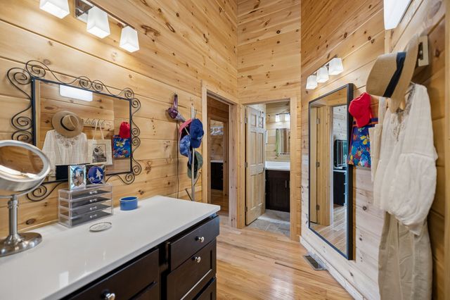 175 Bullet Mountain Dr, Tellico Plains, TN 37385