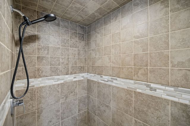 175 Bullet Mountain Dr, Tellico Plains, TN 37385
