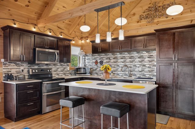 175 Bullet Mountain Dr, Tellico Plains, TN 37385