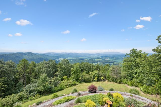 175 Bullet Mountain Dr, Tellico Plains, TN 37385