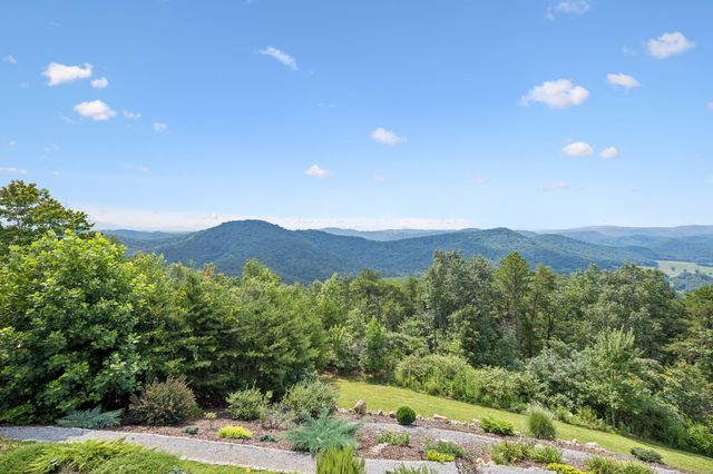 175 Bullet Mountain Dr, Tellico Plains, TN 37385