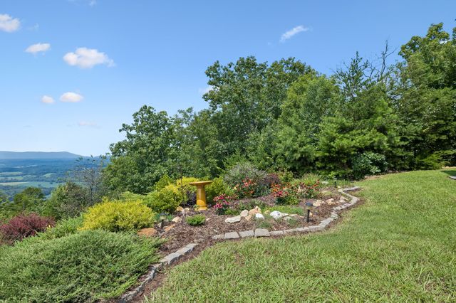 175 Bullet Mountain Dr, Tellico Plains, TN 37385