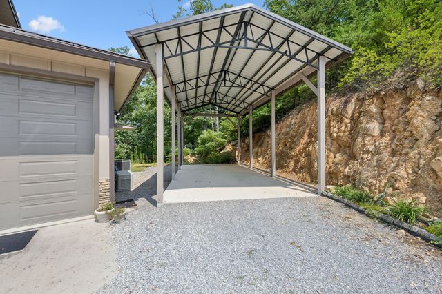 175 Bullet Mountain Dr, Tellico Plains, TN 37385