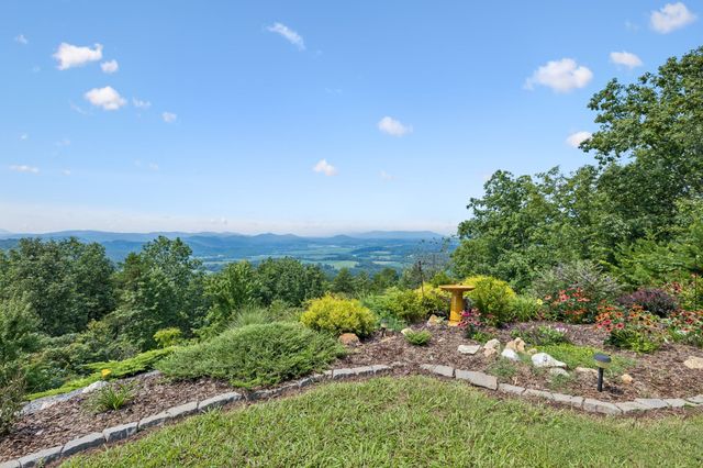 175 Bullet Mountain Dr, Tellico Plains, TN 37385