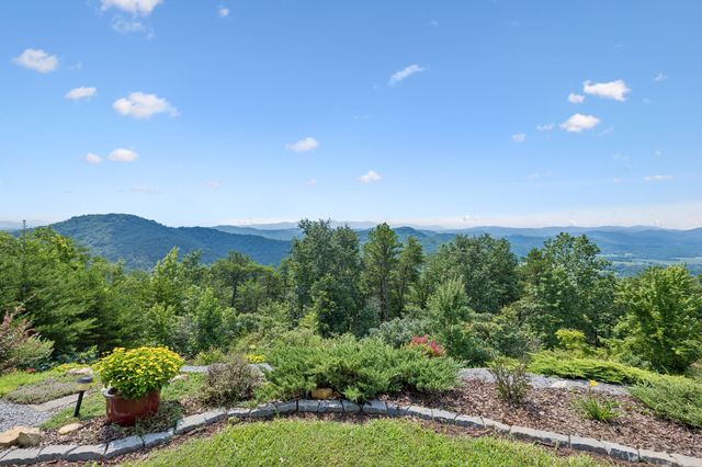 175 Bullet Mountain Dr, Tellico Plains, TN 37385