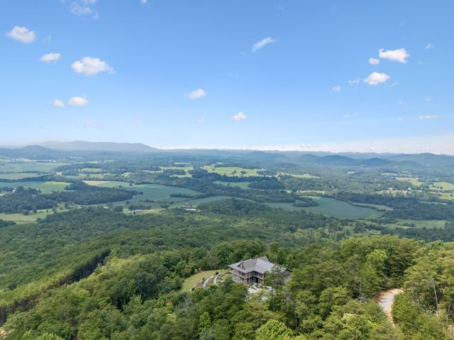 175 Bullet Mountain Dr, Tellico Plains, TN 37385