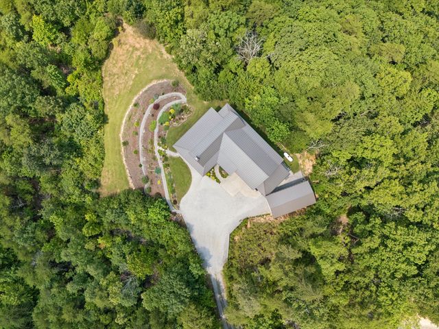 175 Bullet Mountain Dr, Tellico Plains, TN 37385