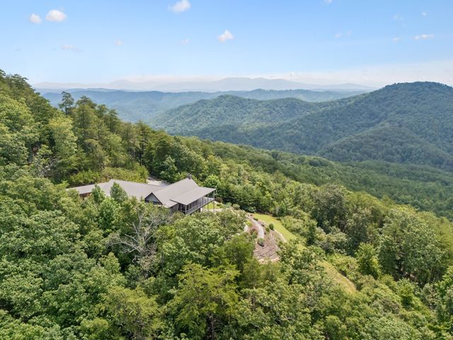 175 Bullet Mountain Dr, Tellico Plains, TN 37385