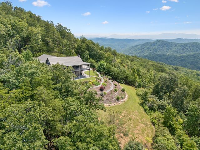 175 Bullet Mountain Dr, Tellico Plains, TN 37385