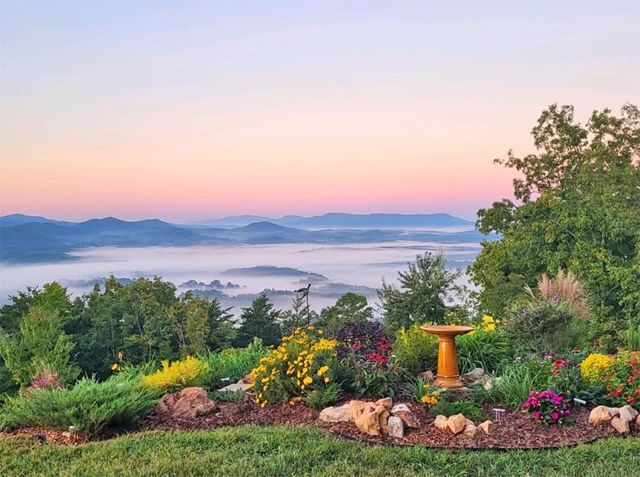 175 Bullet Mountain Dr, Tellico Plains, TN 37385