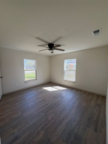 1047 Davis Street N, Sulphur Springs, TX 75482