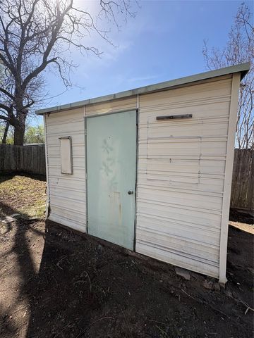 1047 Davis Street N, Sulphur Springs, TX 75482