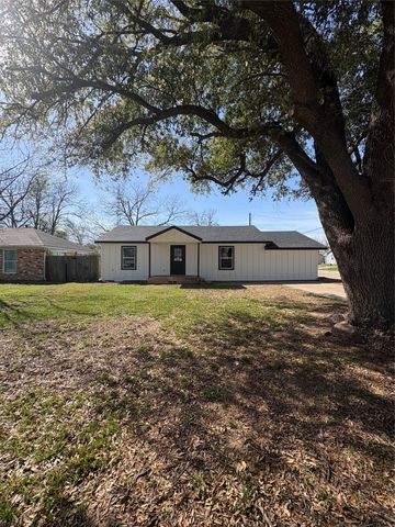 1047 Davis Street N, Sulphur Springs, TX 75482