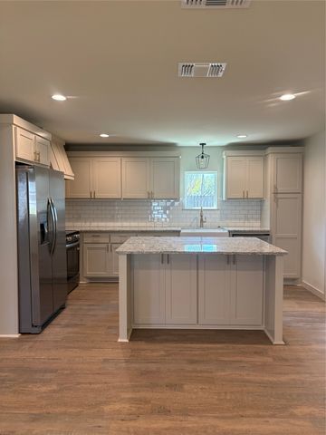 1047 Davis Street N, Sulphur Springs, TX 75482