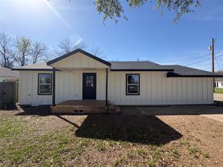 1047 Davis Street N, Sulphur Springs, TX 75482