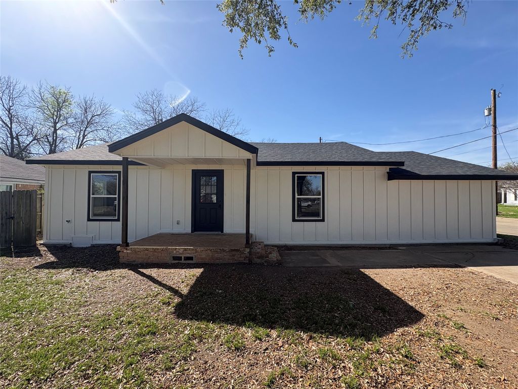 1047 Davis Street N, Sulphur Springs, TX 75482