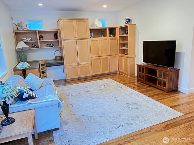 4518 91st Avenue SE, Mercer Island, WA 98040