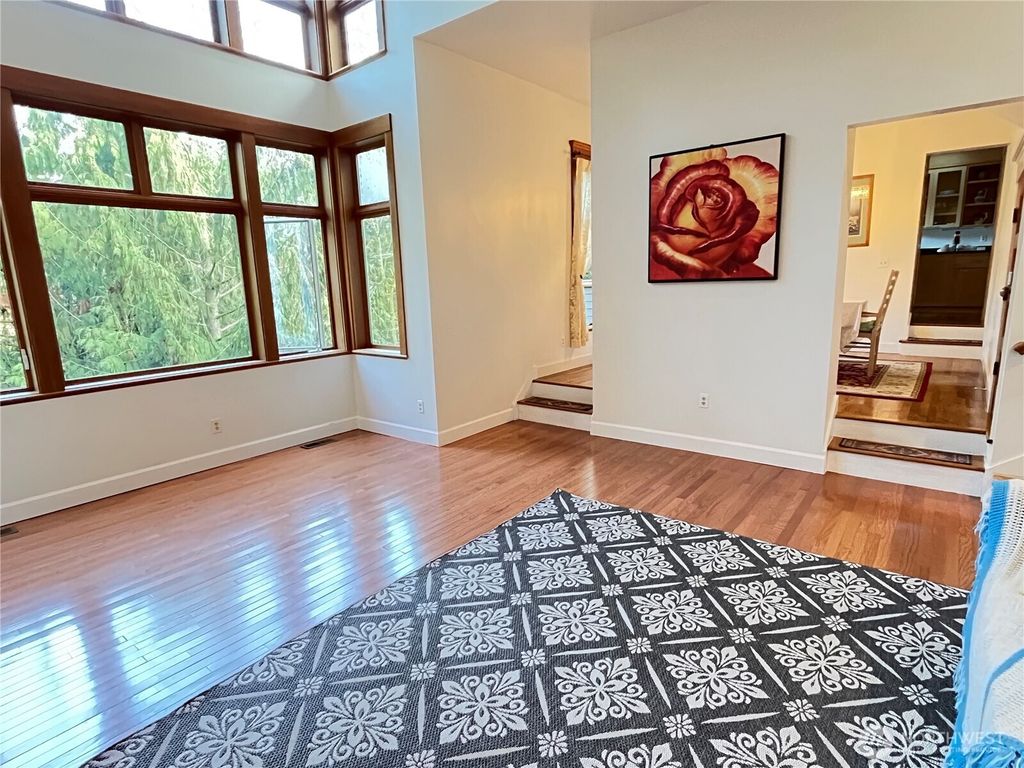 4518 91st Avenue SE, Mercer Island, WA 98040