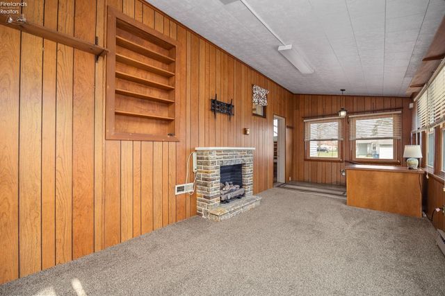 N 1009 5th Street, Fremont, OH 43420