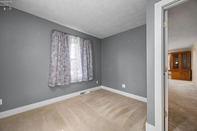 N 1009 5th Street, Fremont, OH 43420