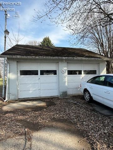 N 1009 5th Street, Fremont, OH 43420