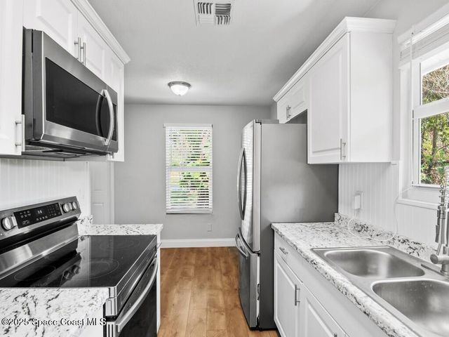 1325 17th Court SW, Vero Beach, FL 32962