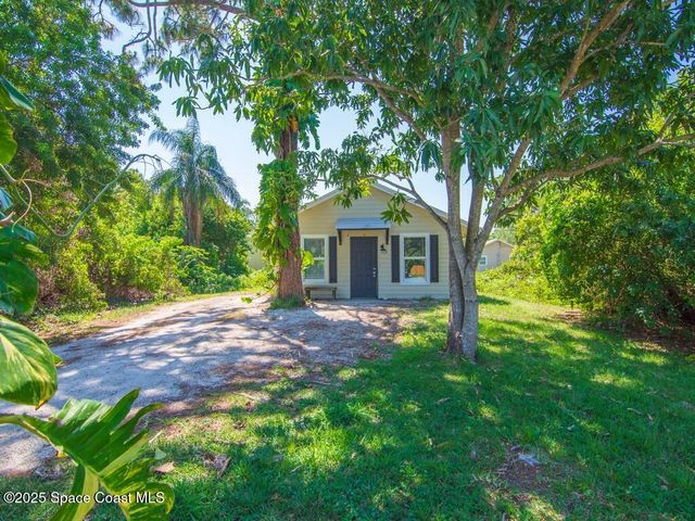 1325 17th Court SW, Vero Beach, FL 32962