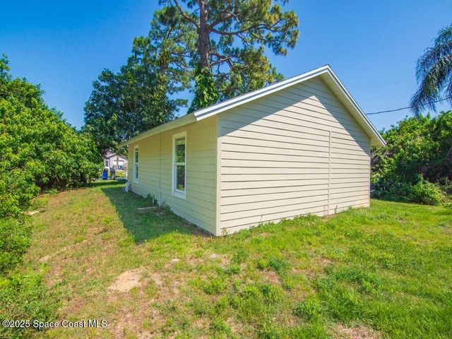 1325 17th Court SW, Vero Beach, FL 32962