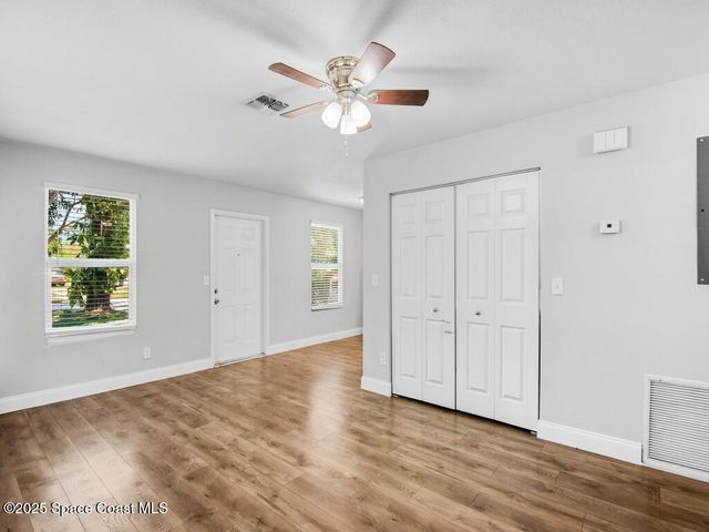 1325 17th Court SW, Vero Beach, FL 32962