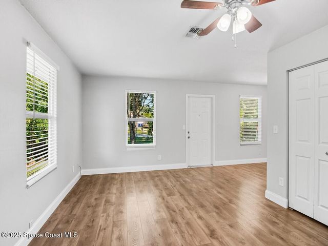 1325 17th Court SW, Vero Beach, FL 32962