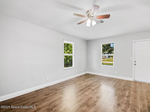 1325 17th Court SW, Vero Beach, FL 32962