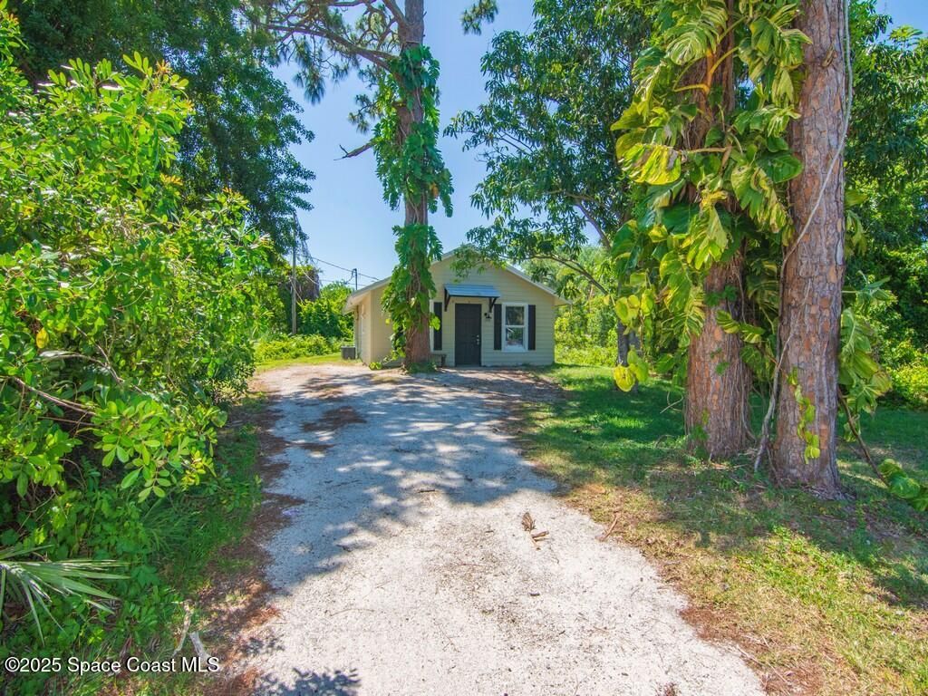 1325 17th Court SW, Vero Beach, FL 32962