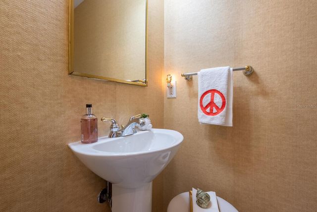 1542 GULFVIEW DRIVE, Sarasota, FL 34236