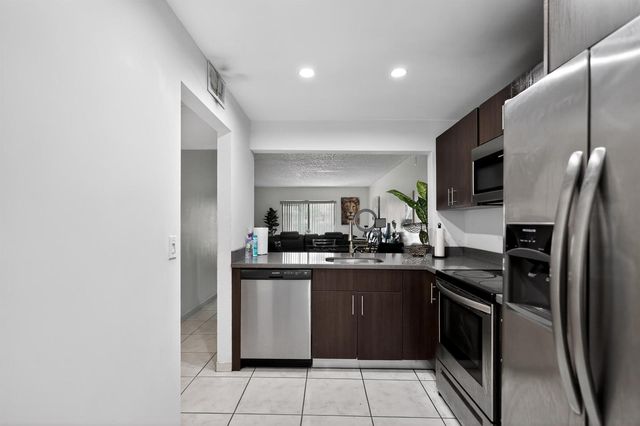 20805 NE 8th Court 101-21, Miami, FL 33179