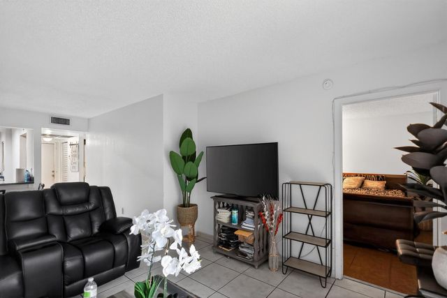 20805 NE 8th Court 101-21, Miami, FL 33179