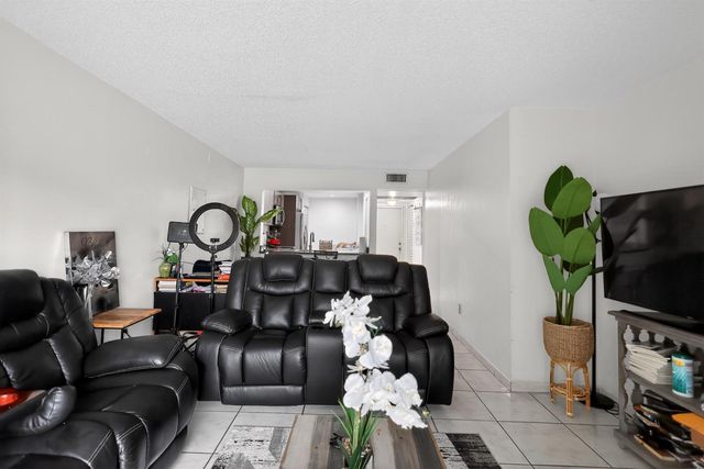 20805 NE 8th Court 101-21, Miami, FL 33179