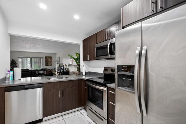 20805 NE 8th Court 101-21, Miami, FL 33179