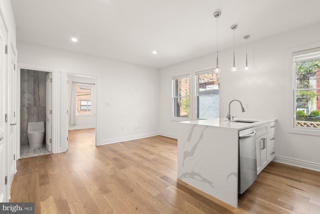 317 3rd St SE Apt 25, Washington, DC 20003