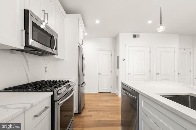 317 3rd St SE Apt 25, Washington, DC 20003