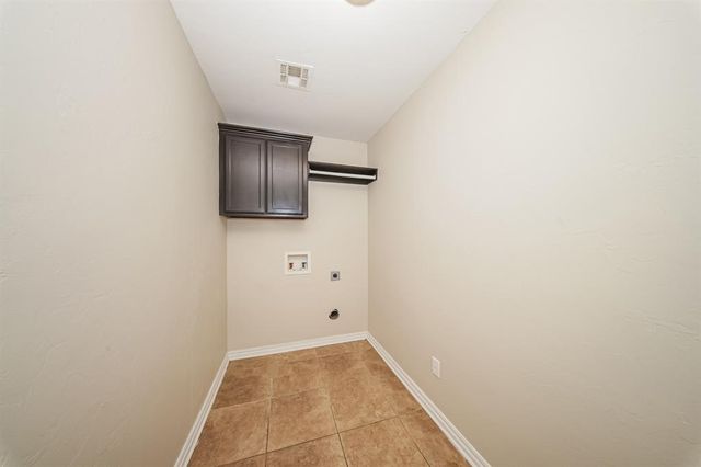 9423 Peachtree Lane, Midwest City, OK 73130