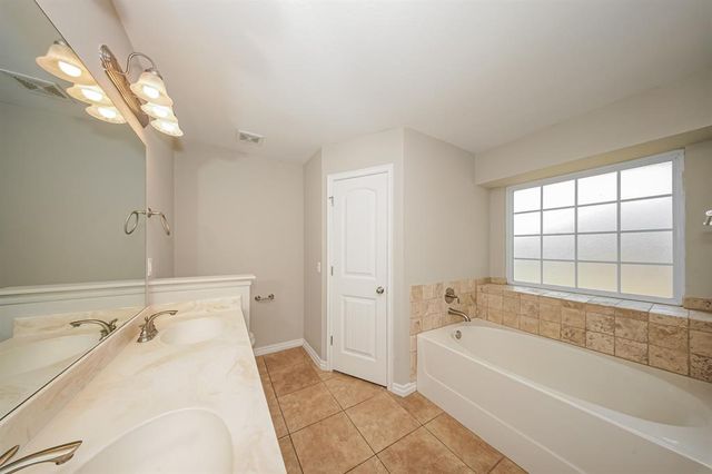9423 Peachtree Lane, Midwest City, OK 73130