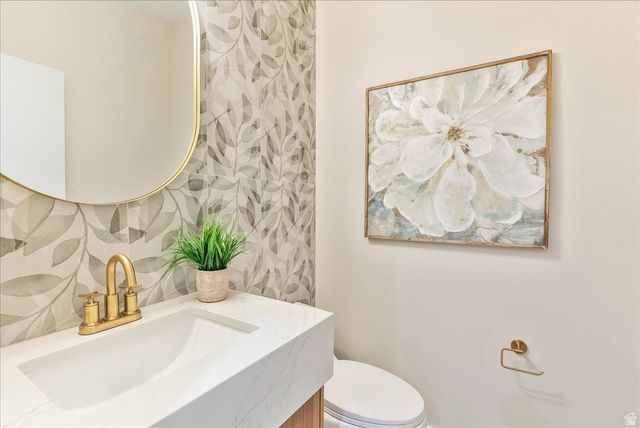 7044 S 1700 E, Cottonwood Heights, UT 84121