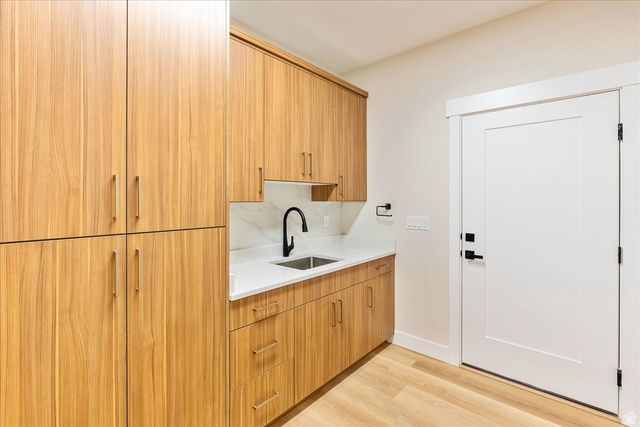 7044 S 1700 E, Cottonwood Heights, UT 84121