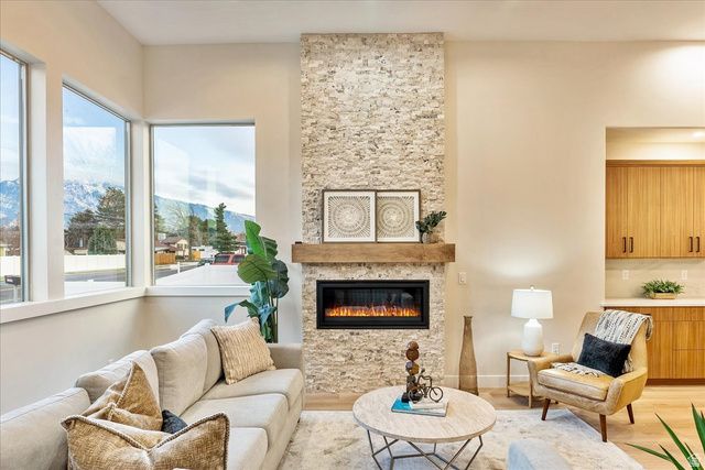 7044 S 1700 E, Cottonwood Heights, UT 84121