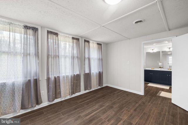 140 CAPITAL DR, Martinsburg, WV 25401