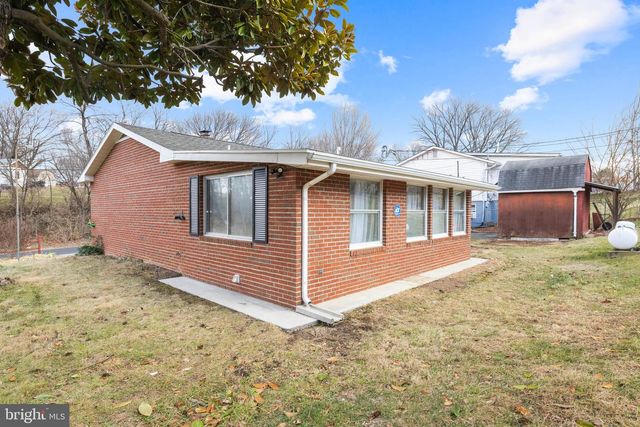 140 CAPITAL DR, Martinsburg, WV 25401